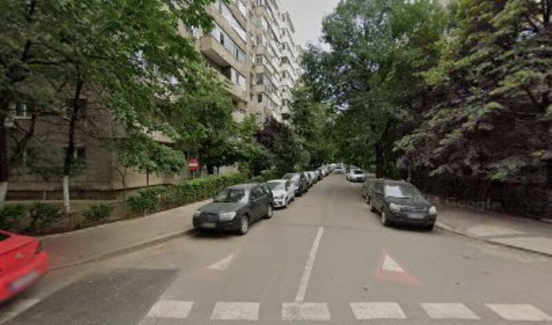 Iancului / Avrig / et 3 / bl 1982/  4 min Metrou